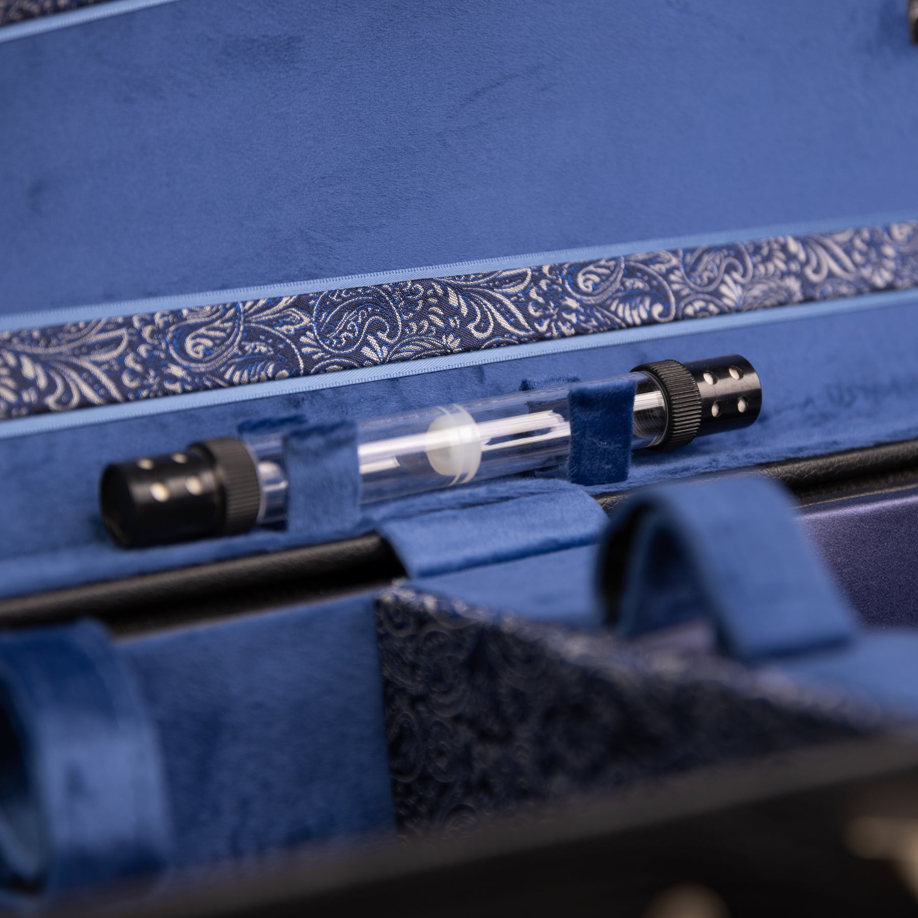 American Case Company Continental Signature Dart Violin Case, Sapphire Interior, Open Case, Vapor Tube Feature