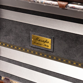 Musafia Momentum Violin Case Grey Interior, Logo Plate Close-Up